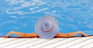 Combien coûte une piscine ? Toutes les solutions pour financer sa construction !