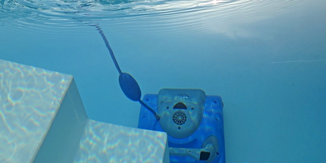 Qu'est-ce qu'un skimmer de piscine, et comment il fonctionne