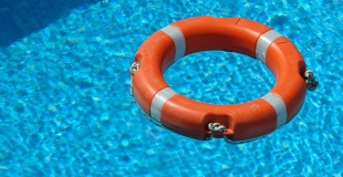 Sécurité de la piscine privée : réglementation et conseils