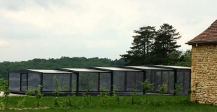 Faire construire un abri de piscine : conseils, modèles et prix