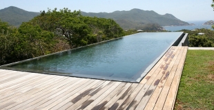 Faire construire une piscine couloir de nage : guide, conseils, fonctionnement et coût