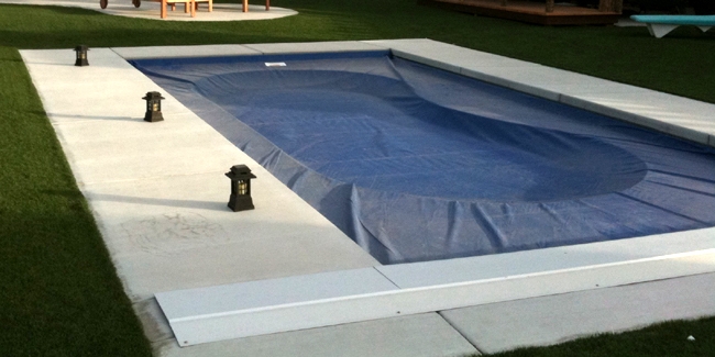 Comment installer une bâche d'hiver pour sa piscine?