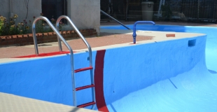Comment vider une piscine : conseils et précautions