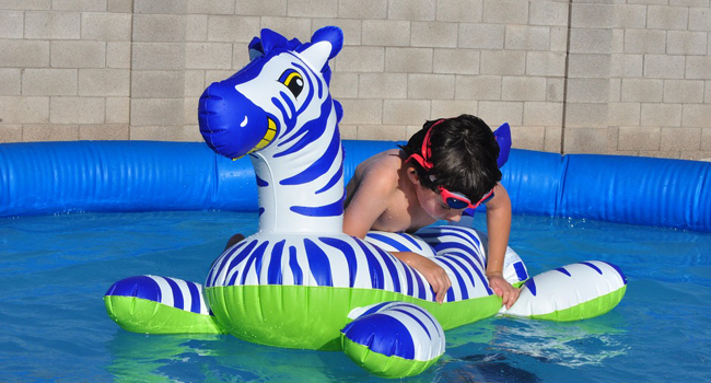 Comment entretenir une piscine gonflable ? 