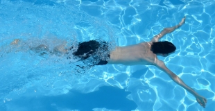 Pratiquer la natation dans une piscine privée : les solutions ?