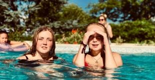 Achat groupé de piscines, une solution économique : conseils, avantages, inconvénients