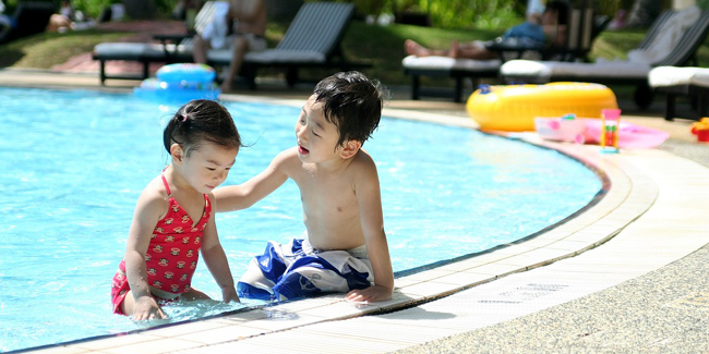 Acheter une piscine à plusieurs ou entre voisins : conseils, avantages, inconvénients