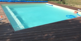 Faire construire une piscine carrée : une bonne idée pour tout type d’espace