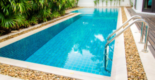 Comment chauffer sa piscine à moindre coût ? Trucs et astuces