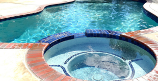 Combien coûte une piscine avec spa ou jacuzzi intégré ?